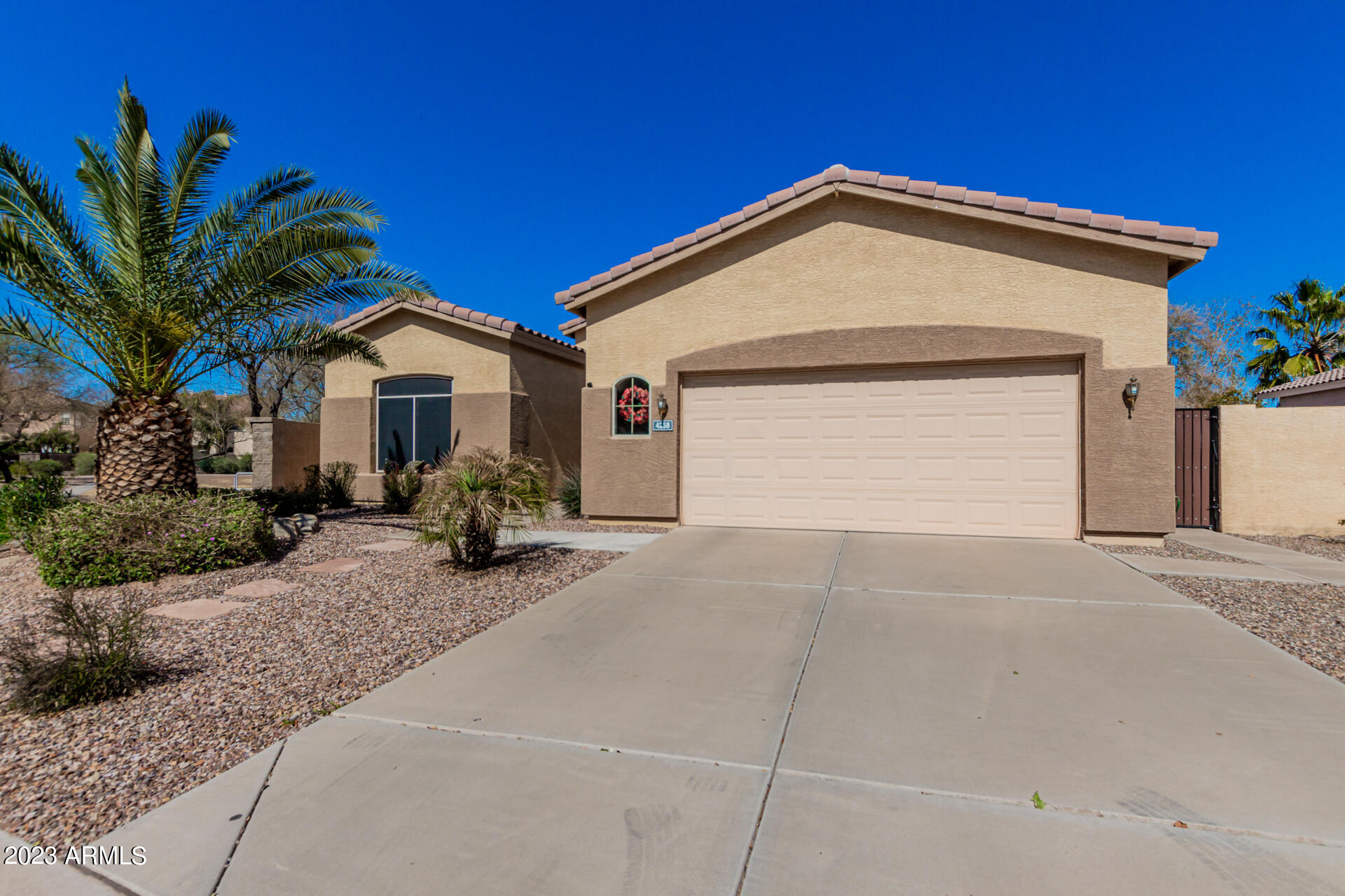 4258 East Lantern Place Gilbert, AZ 85297 - Photo 3 of 27 03 - Lantern