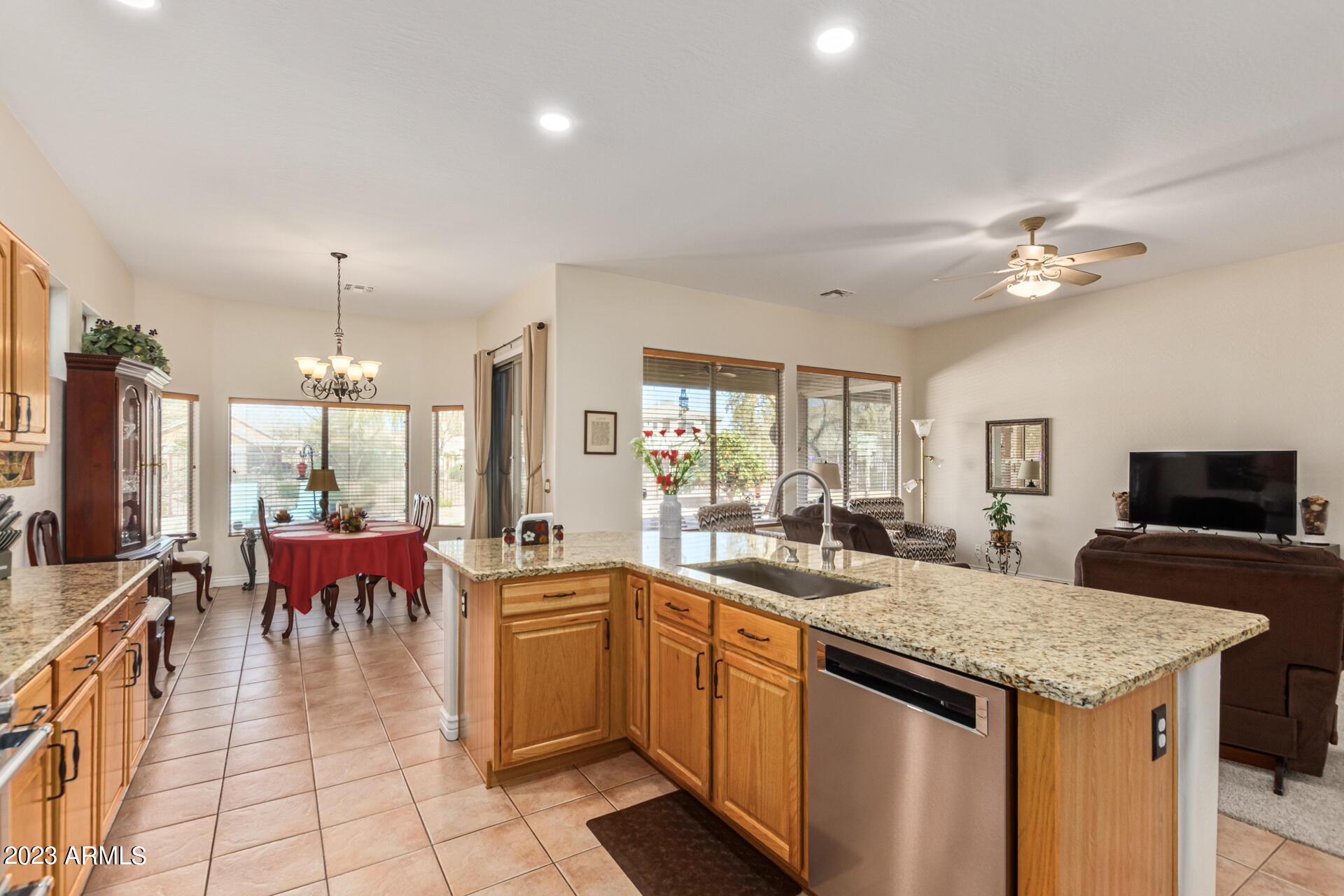 4258 East Lantern Place Gilbert, AZ 85297 - Photo 10 of 27 11 - Lantern