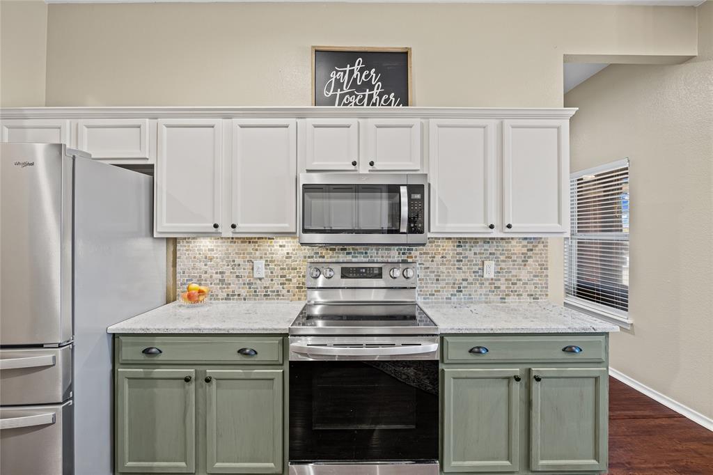 112 Springfield Lane Red Oak, TX 75165 - Photo 10 of 40 a stove top oven sitting inside of a kitchen