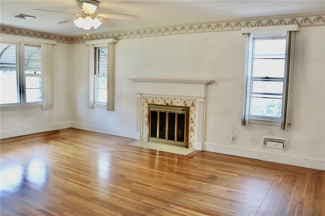 52 Kenyon Road Cranston, RI 02910 - Photo 8 of 21 Gallery Image 8