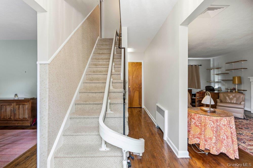 165 Linmouth Road Malverne, NY 11565 - Photo 4 of 26