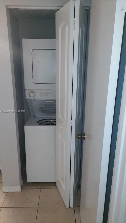4055 West McNab Road, Unit H204 Pompano Beach, FL 33069 - Photo 3 of 6 a utility room with a washer and dryer