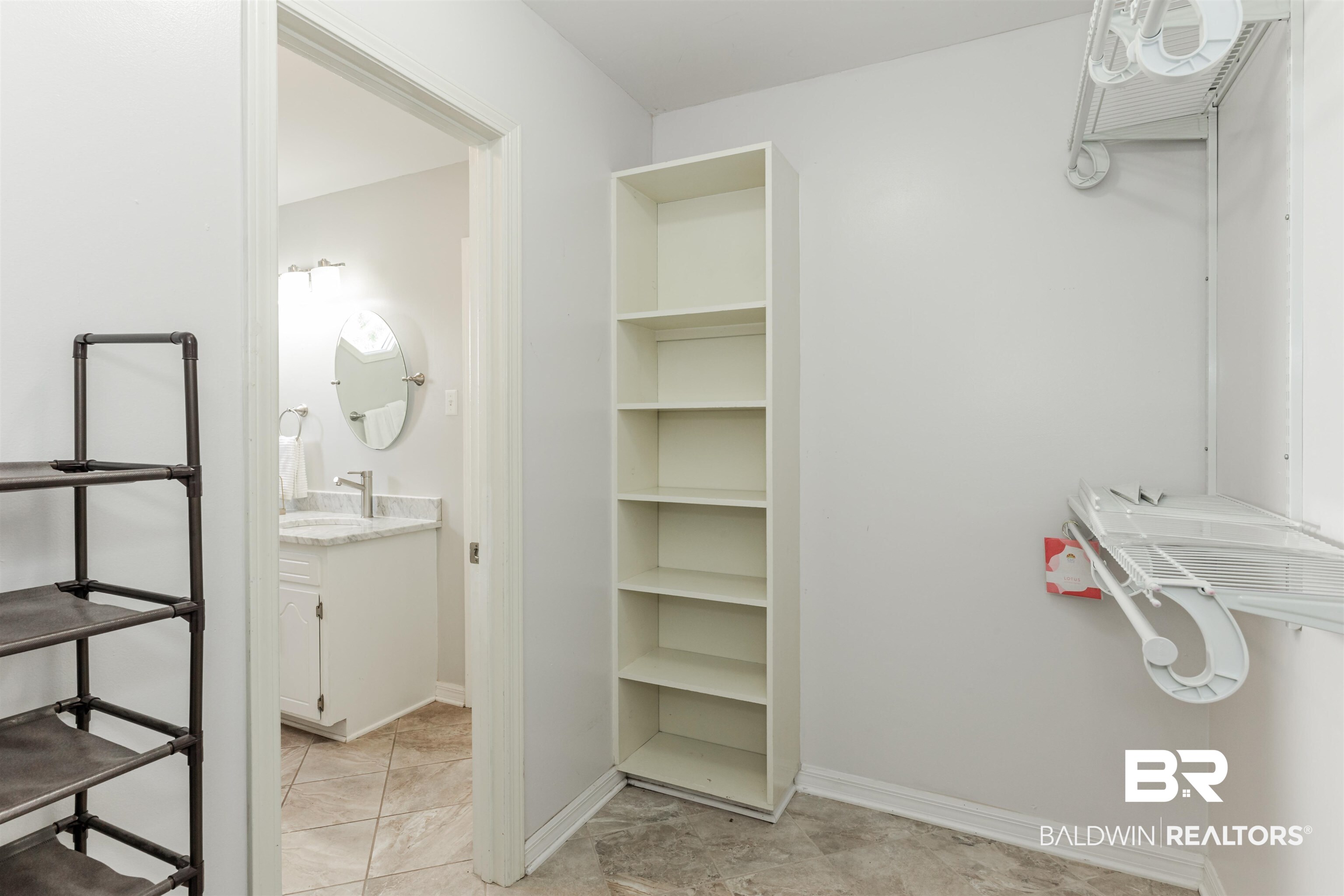 3844 Isabel Way South Mobile, AL 36693 - Photo 29 of 49 Spacious closet with sink