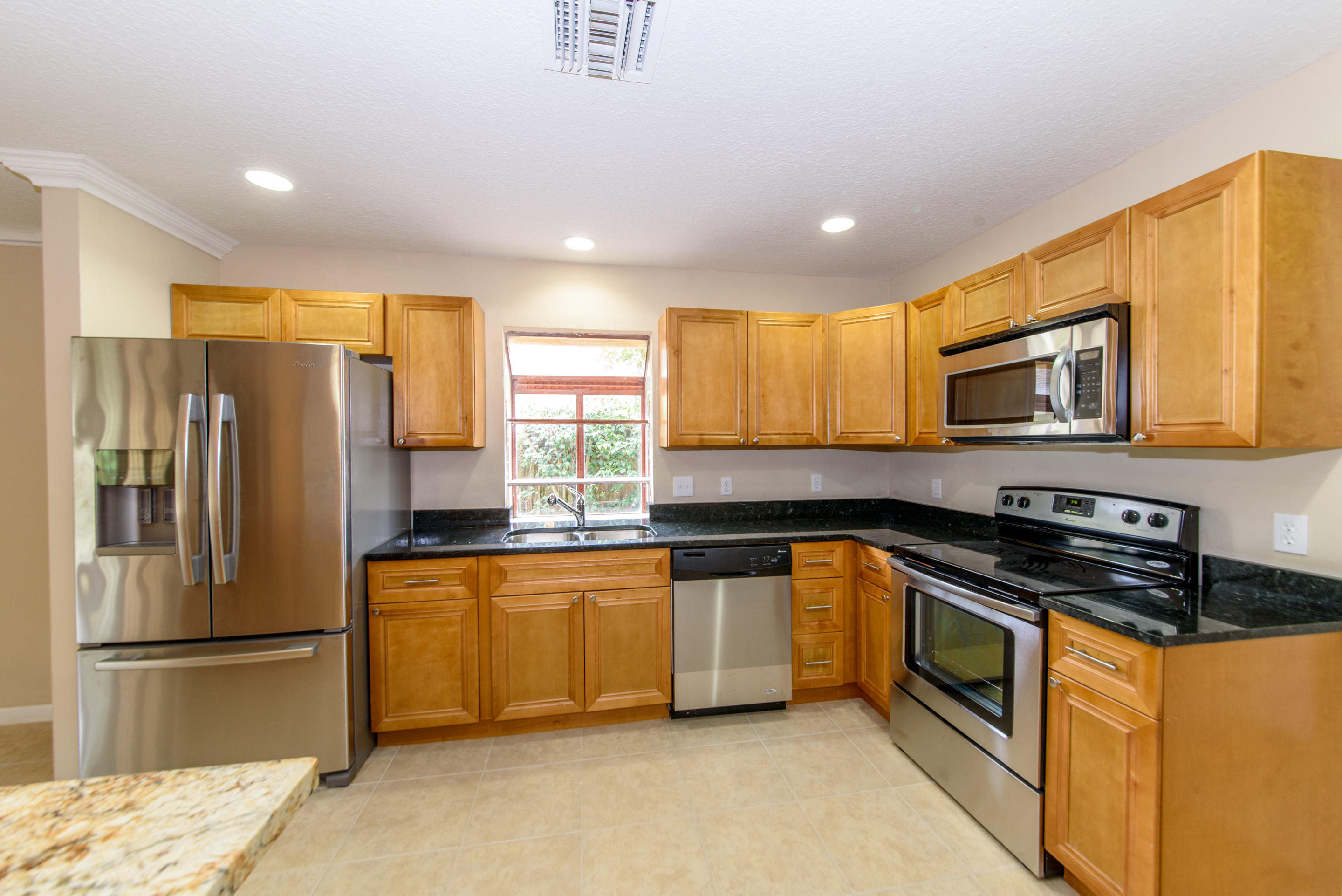 6373 Foster Street Jupiter, FL 33458 - Photo 2 of 18 Kitchen