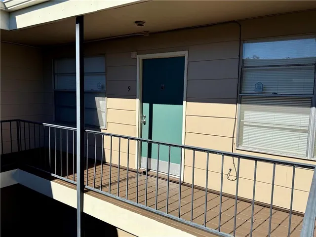 $950 | 2317 West Metairie Avenue, Unit 9, Kenner, LA 70062