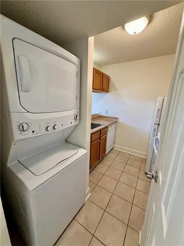$950 | 2317 West Metairie Avenue, Unit 9, Kenner, LA 70062
