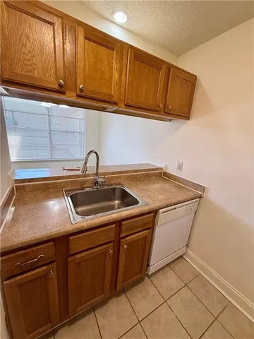$950 | 2317 West Metairie Avenue, Unit 9, Kenner, LA 70062