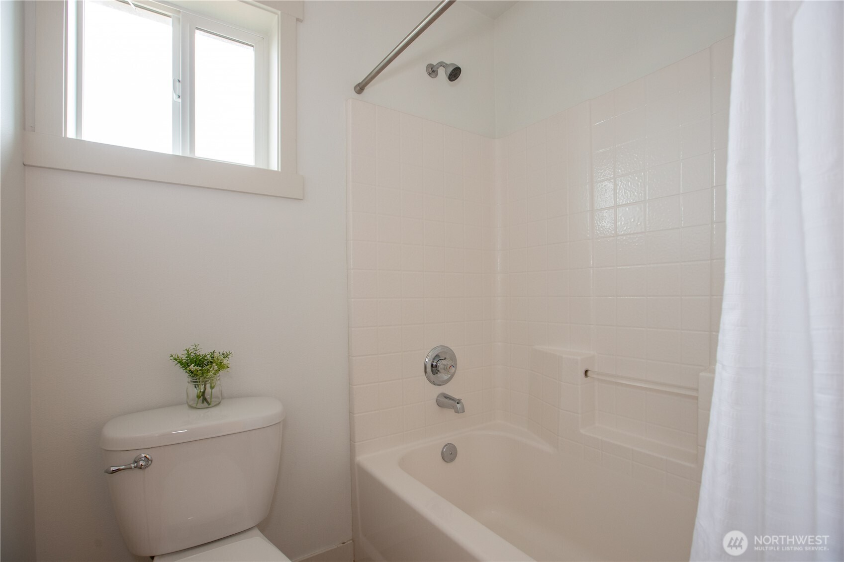 1344 Foreman Road DuPont, WA 98327 - Photo 29 of 40 a white bath tub sitting next to a white toilet