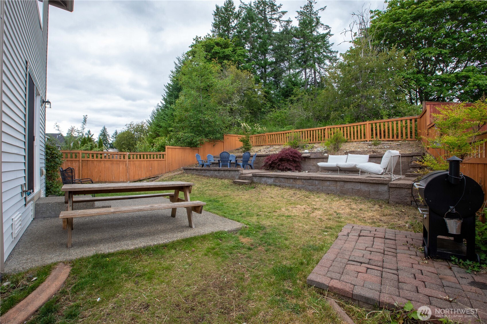 1344 Foreman Road DuPont, WA 98327 - Photo 38 of 40 an outdoor sitting area with swimming pool and sitting space