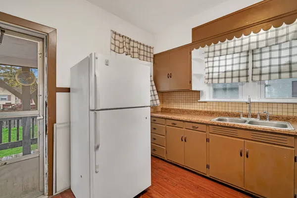 $240,000 | 232 North Green Street, Carpentersville, IL 60110