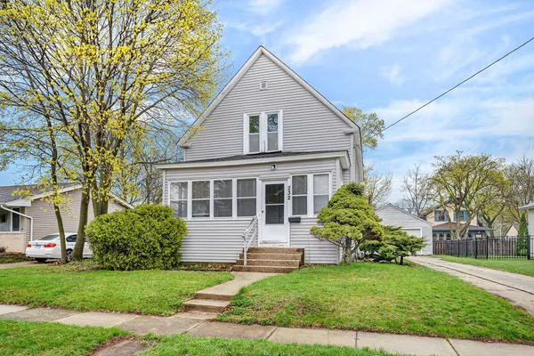 $240,000 | 232 North Green Street, Carpentersville, IL 60110