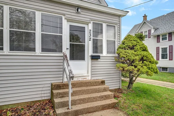 $240,000 | 232 North Green Street, Carpentersville, IL 60110