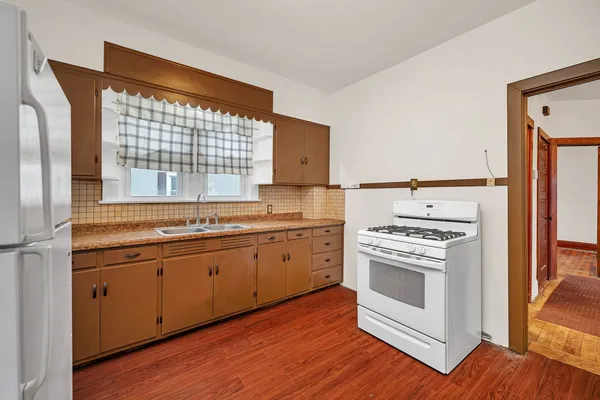 $240,000 | 232 North Green Street, Carpentersville, IL 60110