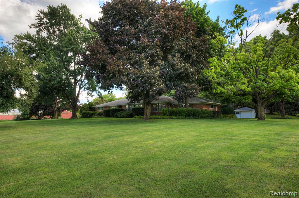 48707 Eight Mile Road Northville, MI 48167 - Photo 41 of 54