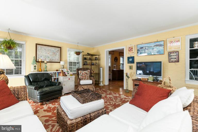 24 Aintree Road Towson, MD 21286 - Photo 22 of 30 Family Room