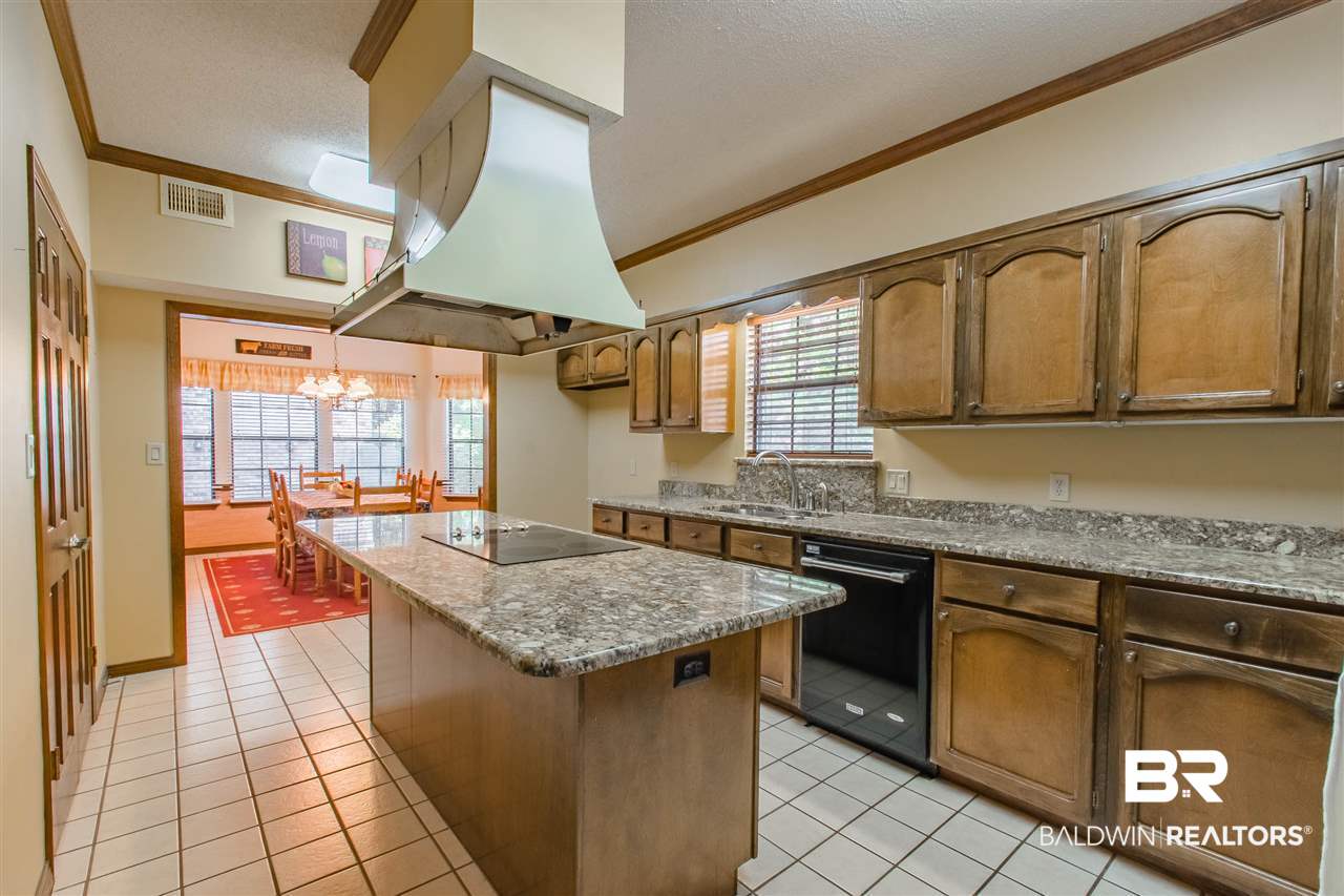 512 Southern Way Daphne, AL 36527 - Photo 11 of 43 Kitchen View