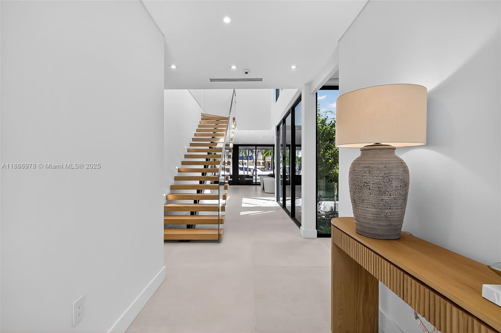 620 Solar Isle Drive Fort Lauderdale, FL 33301 - Photo 16 of 83