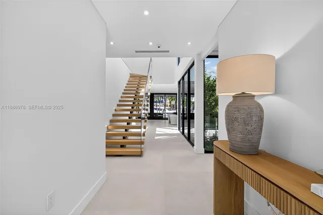 $7,200,000 | 620 Solar Isle Drive, Fort Lauderdale, FL 33301