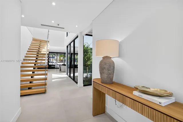 $7,200,000 | 620 Solar Isle Drive, Fort Lauderdale, FL 33301