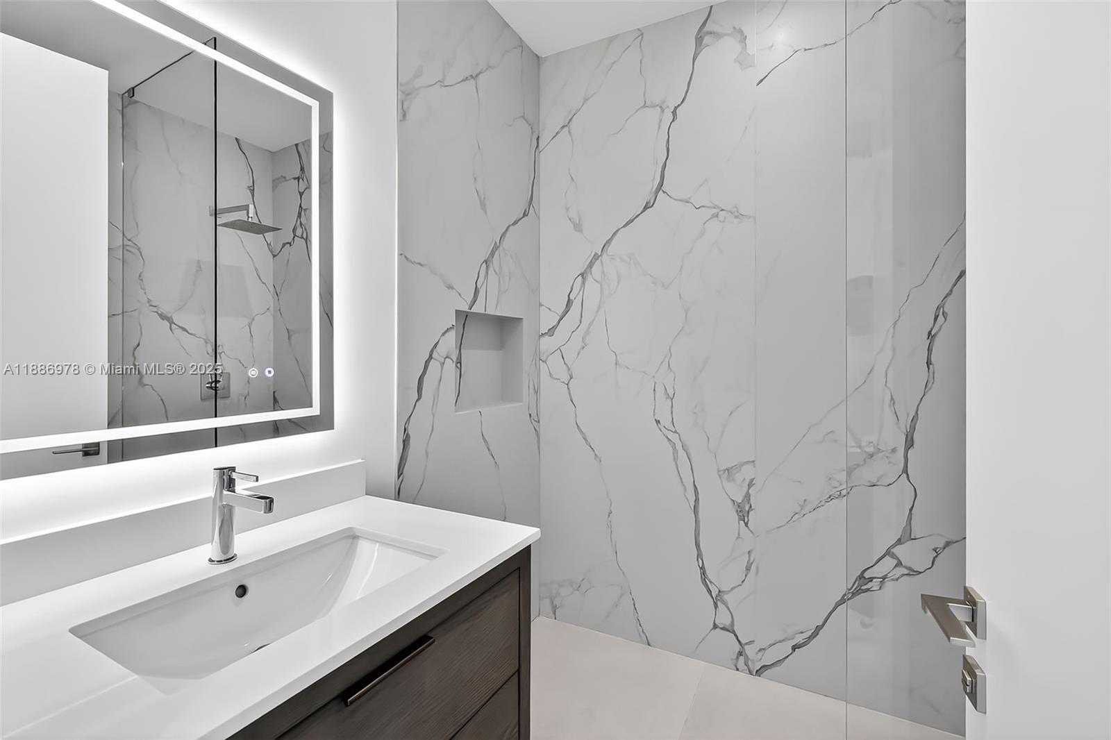 620 Solar Isle Drive Fort Lauderdale, FL 33301 - Photo 59 of 83 a bathroom with a sink and a mirror