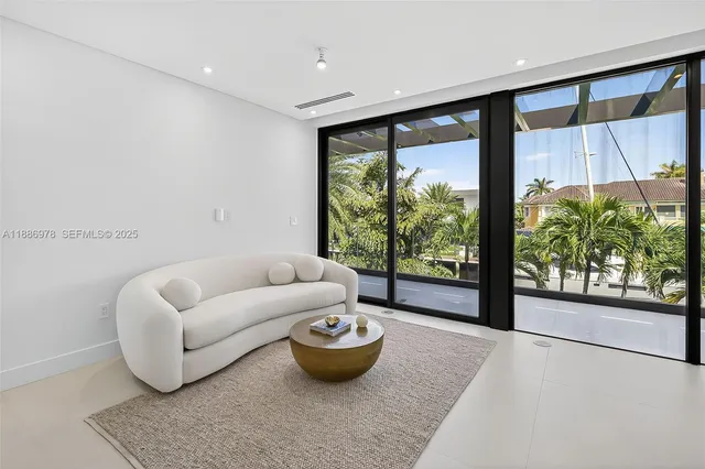 $7,200,000 | 620 Solar Isle Drive, Fort Lauderdale, FL 33301