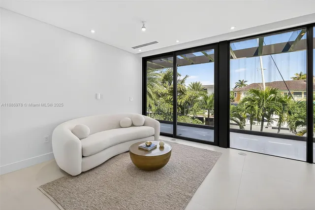 $7,200,000 | 620 Solar Isle Drive, Fort Lauderdale, FL 33301