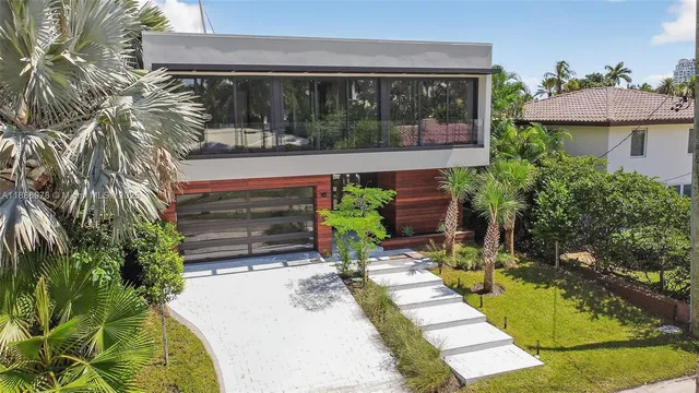 $7,200,000 | 620 Solar Isle Drive, Fort Lauderdale, FL 33301