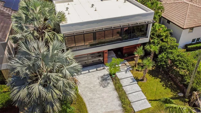 $7,200,000 | 620 Solar Isle Drive, Fort Lauderdale, FL 33301
