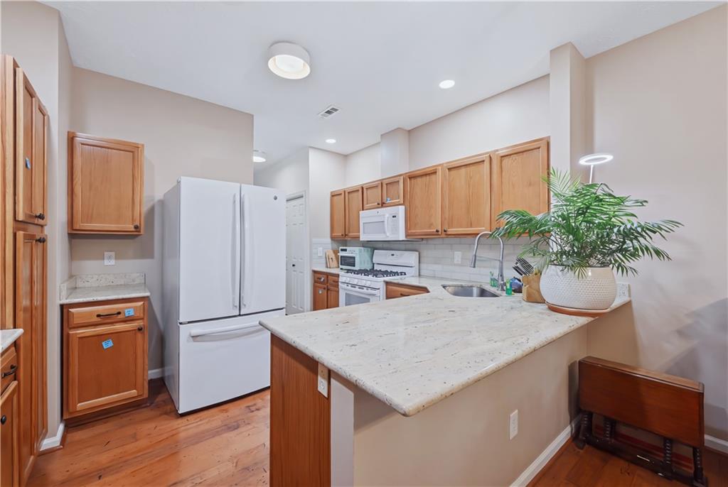 39 Stone Ridge Boulevard Hermitage, PA 16148 - Photo 17 of 31 Granite countertops