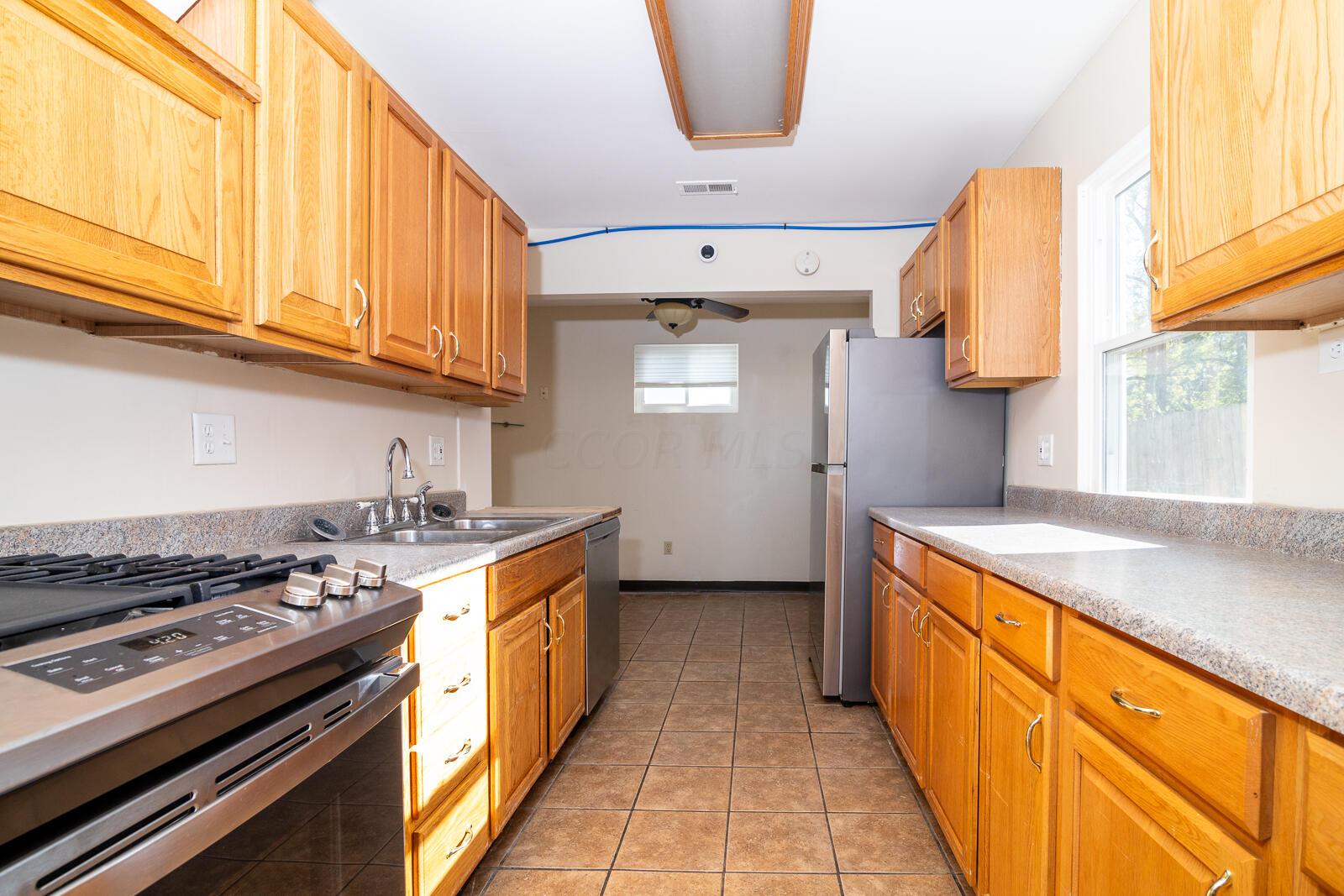 2393 Lindale Road Columbus, OH 43224 - Photo 12 of 42 2393 Lindale-12