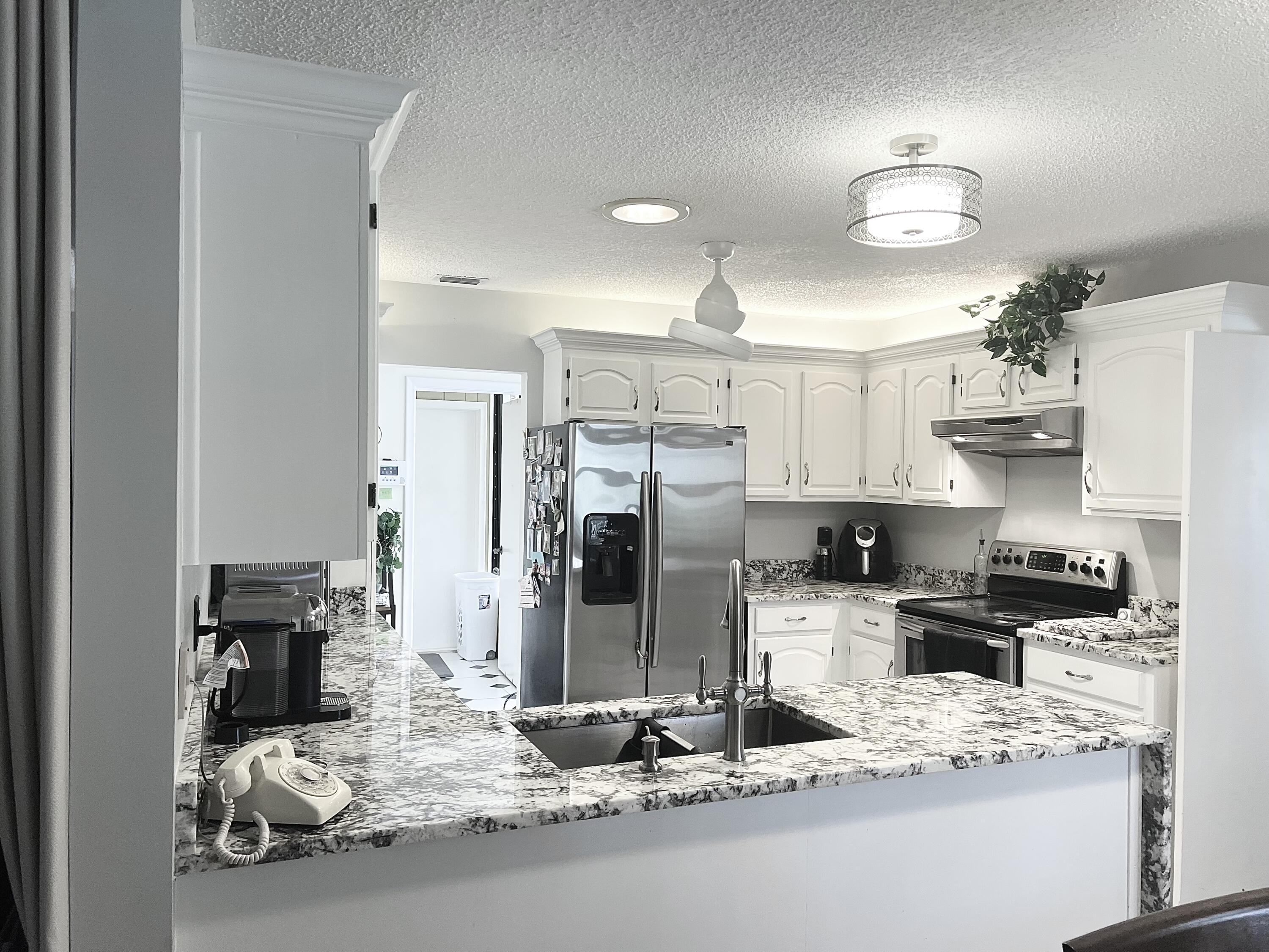 4864 Sugar Pine Drive Boca Raton, FL 33487 - Photo 5 of 22 5915B4E5-5434-4C4A-8DC8-3F1849DD493E