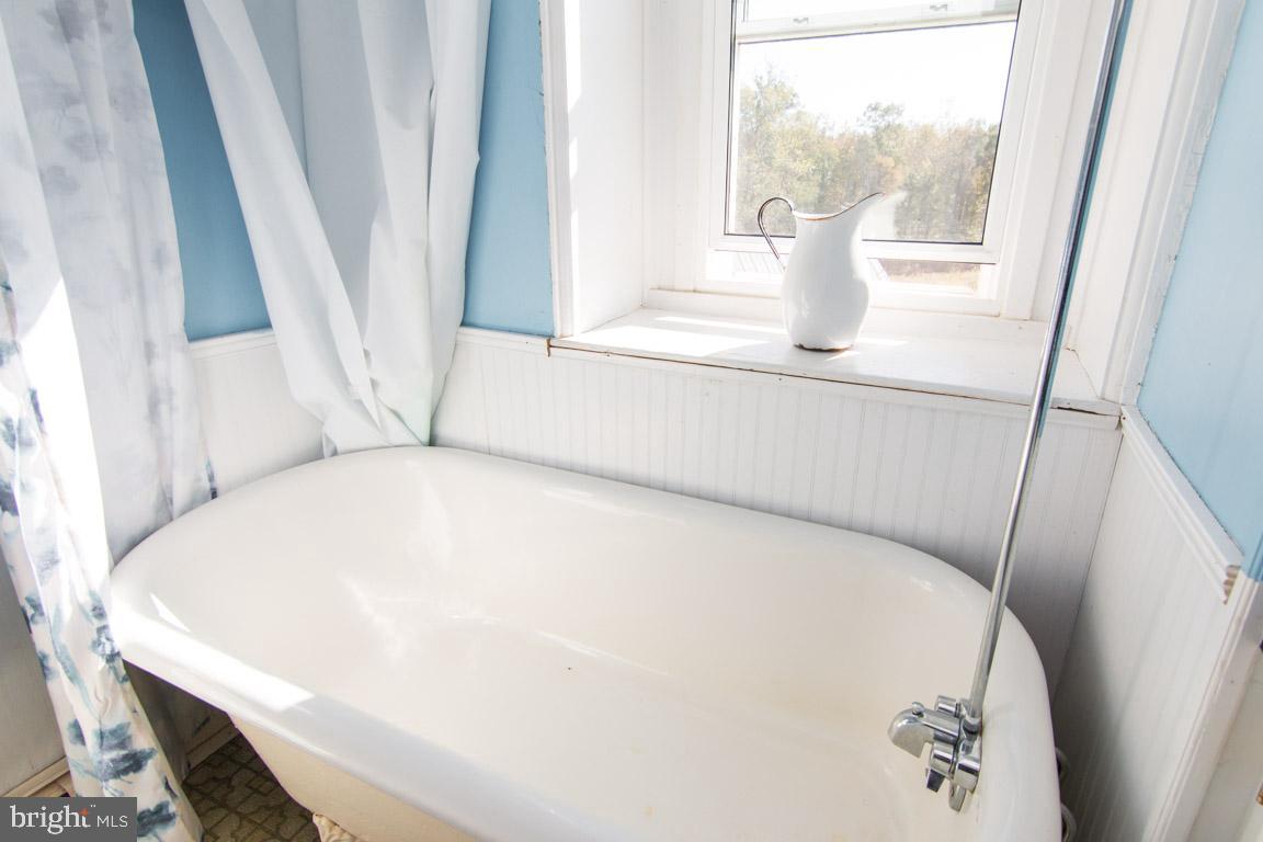 3333 Flickinger Road Westminster, MD 21158 - Photo 19 of 51 2nd Full Bath on 2nd Floor