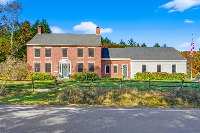 $960,000 | 160 Memorial Highway, North Yarmouth, ME 04097