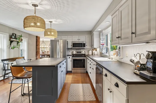 $960,000 | 160 Memorial Highway, North Yarmouth, ME 04097