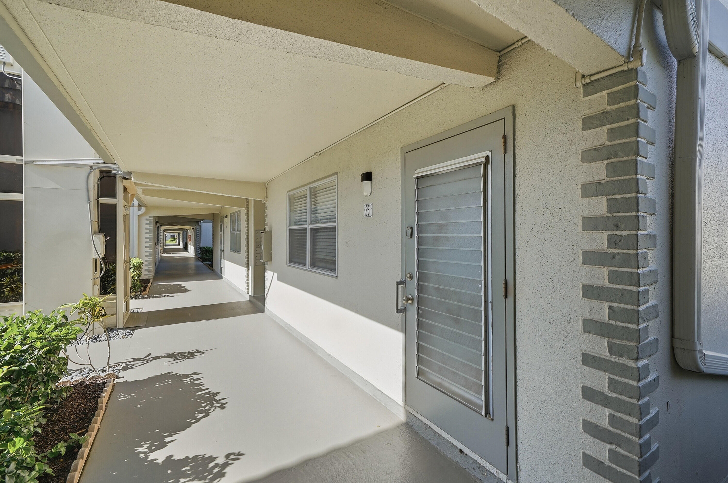 251 Monaco Way Delray Beach, FL 33446 - Photo 4 of 22 04_dsc03056