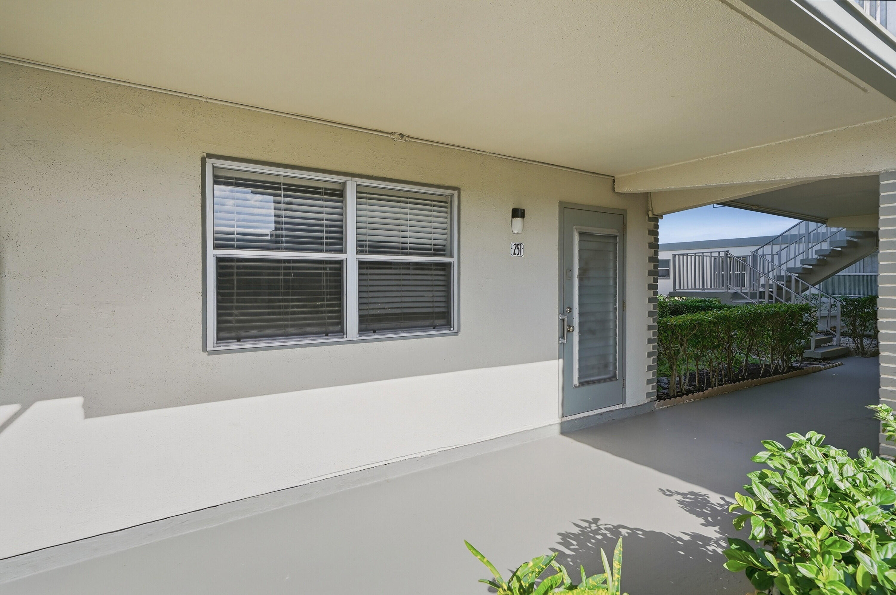 251 Monaco Way Delray Beach, FL 33446 - Photo 5 of 22 05_dsc03061