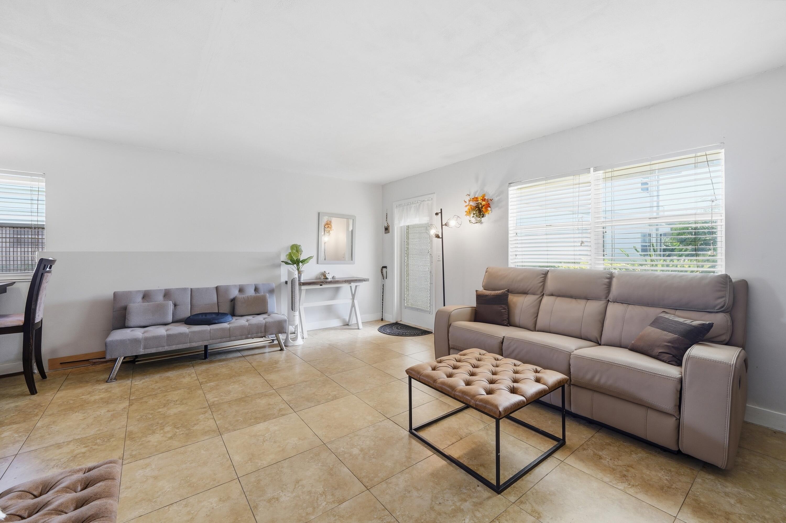251 Monaco Way Delray Beach, FL 33446 - Photo 9 of 22 09_dsc02981