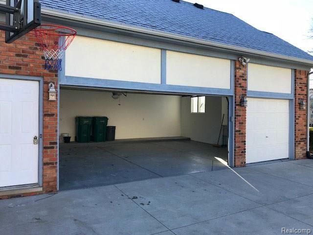 348 Oakbridge Drive Rochester, MI 48306 - Photo 32 of 35