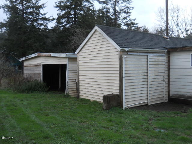 459 Southeast Gibson Road Waldport, OR 97394 - Photo 5 of 22 Back