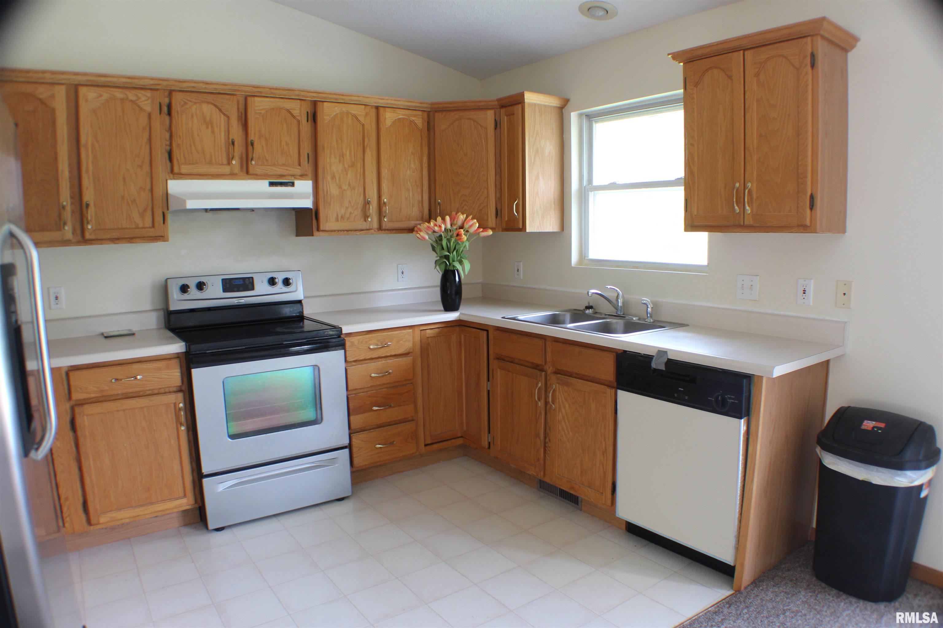 6140 Appomattox Road Davenport, IA 52806 - Photo 3 of 23 Gallery Image 3