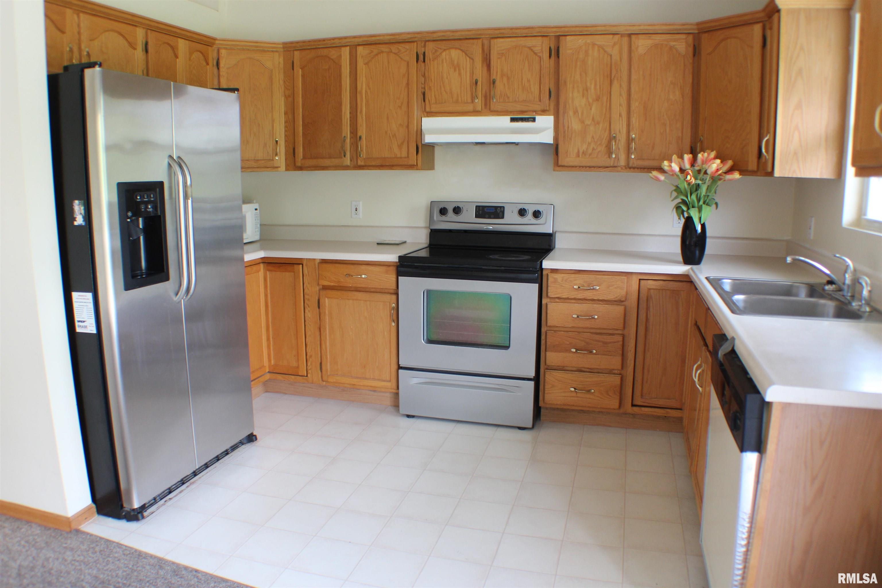 6140 Appomattox Road Davenport, IA 52806 - Photo 4 of 23 Gallery Image 4