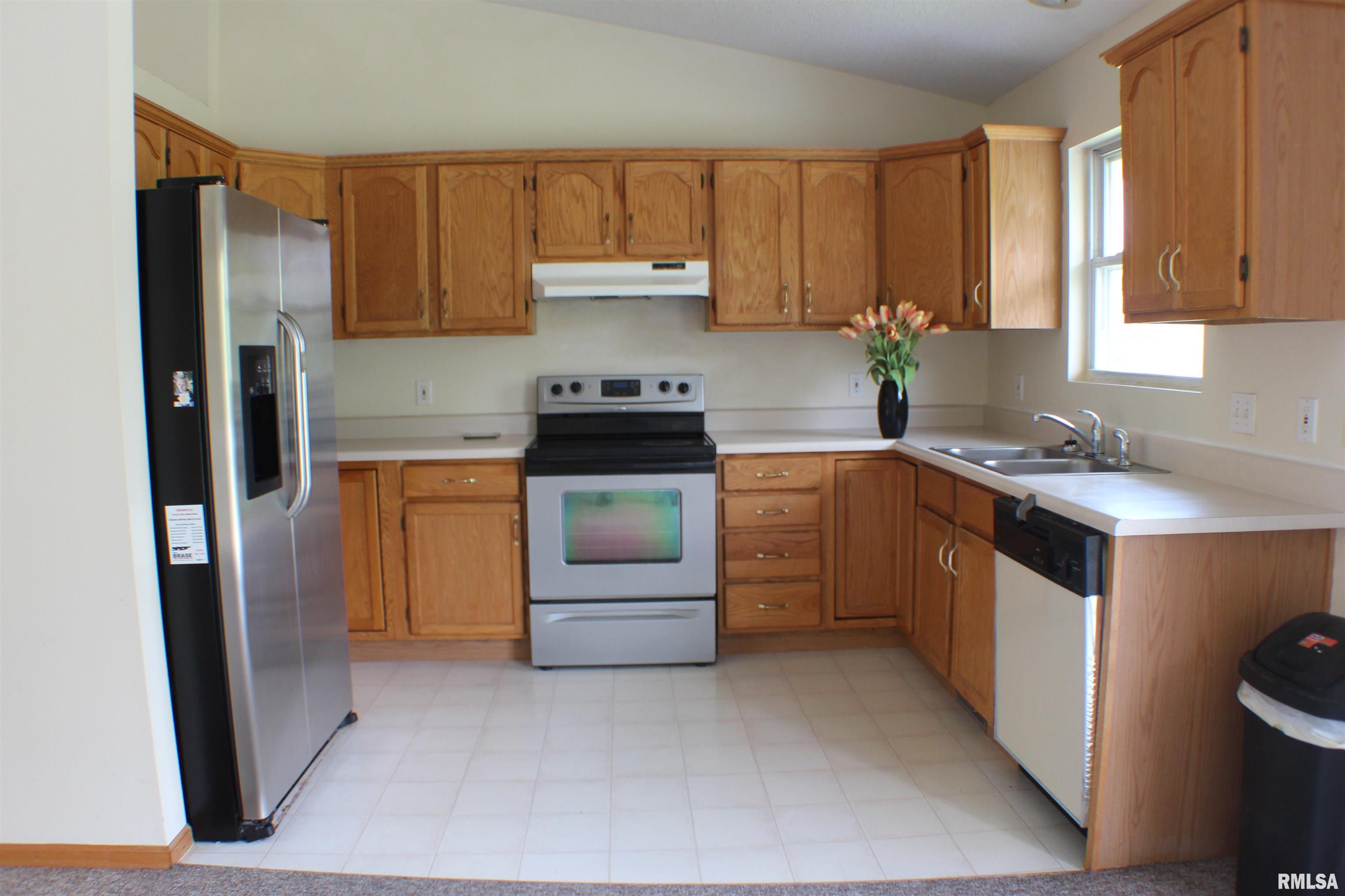 6140 Appomattox Road Davenport, IA 52806 - Photo 5 of 23 Gallery Image 5