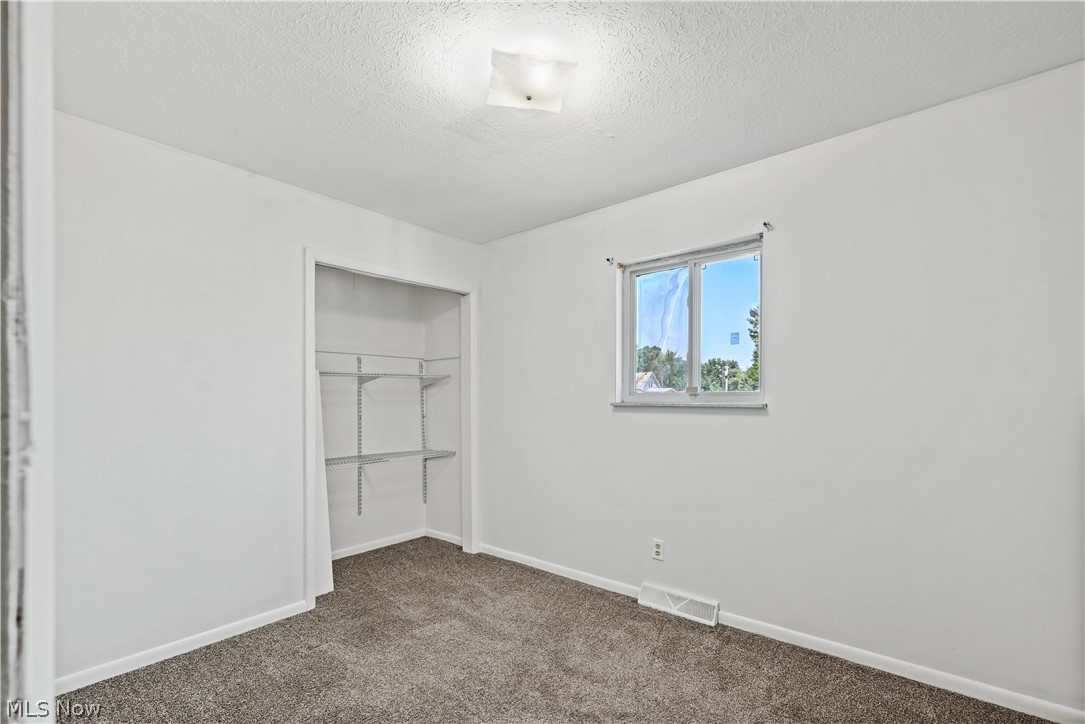 1286 Deforest Road Southeast Warren, OH 44484 - Photo 10 of 27 Room featuring neutral wall finishes and gray carpeting