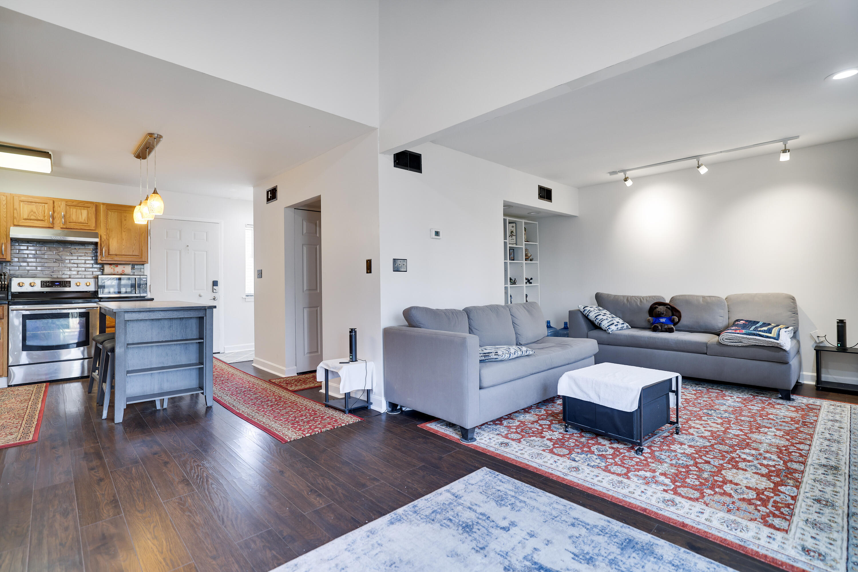 107 Woods Lane Bushkill, PA 18324 - Photo 13 of 34 Living/Dining/Kitchen view