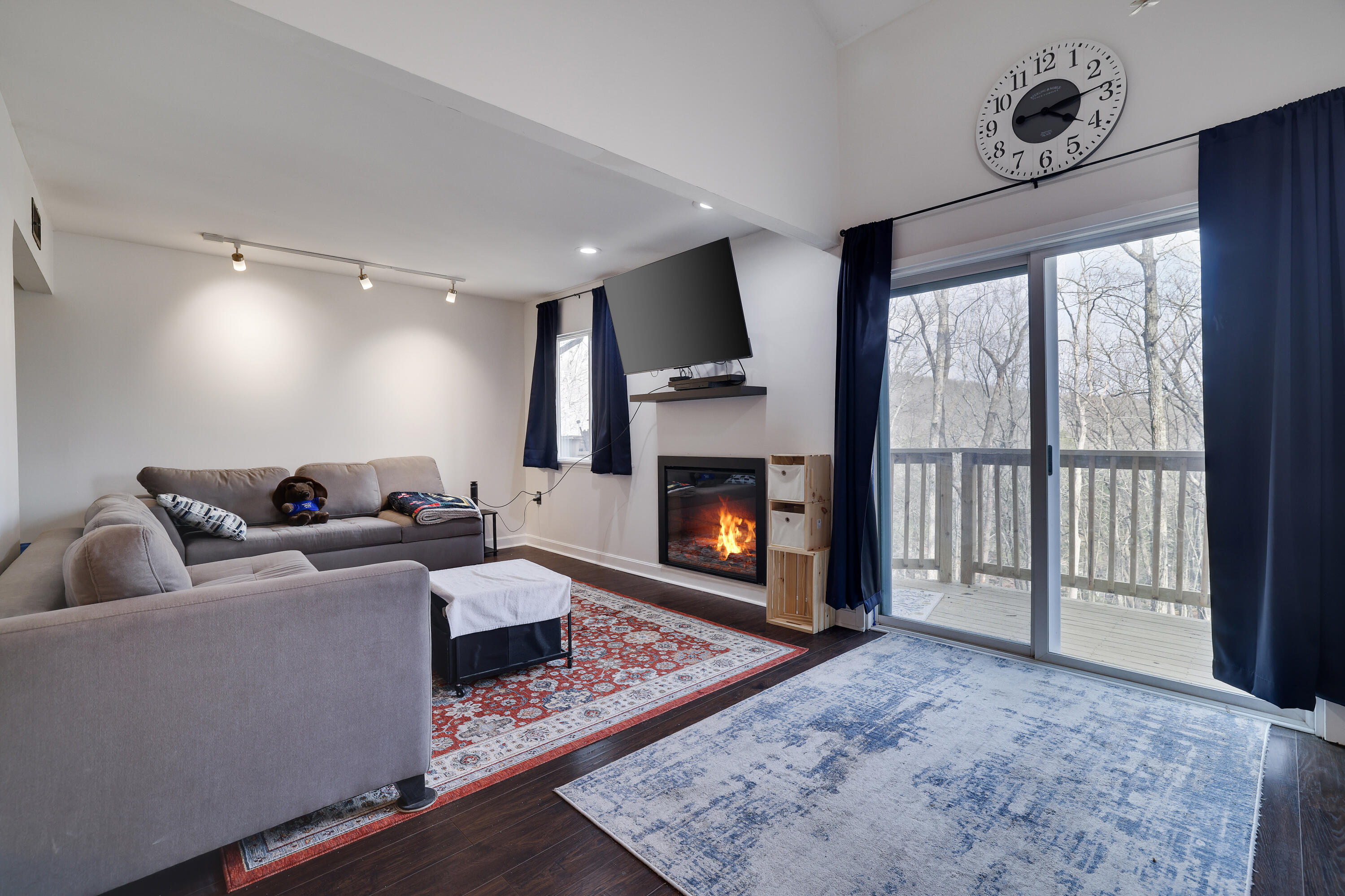 107 Woods Lane Bushkill, PA 18324 - Photo 18 of 34 Livingroom