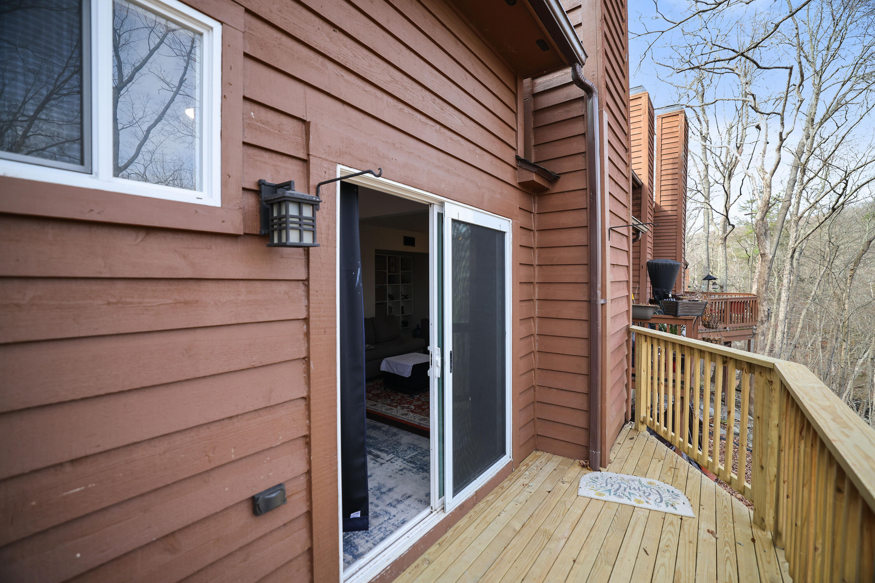 107 Woods Lane Bushkill, PA 18324 - Photo 22 of 34 Deck