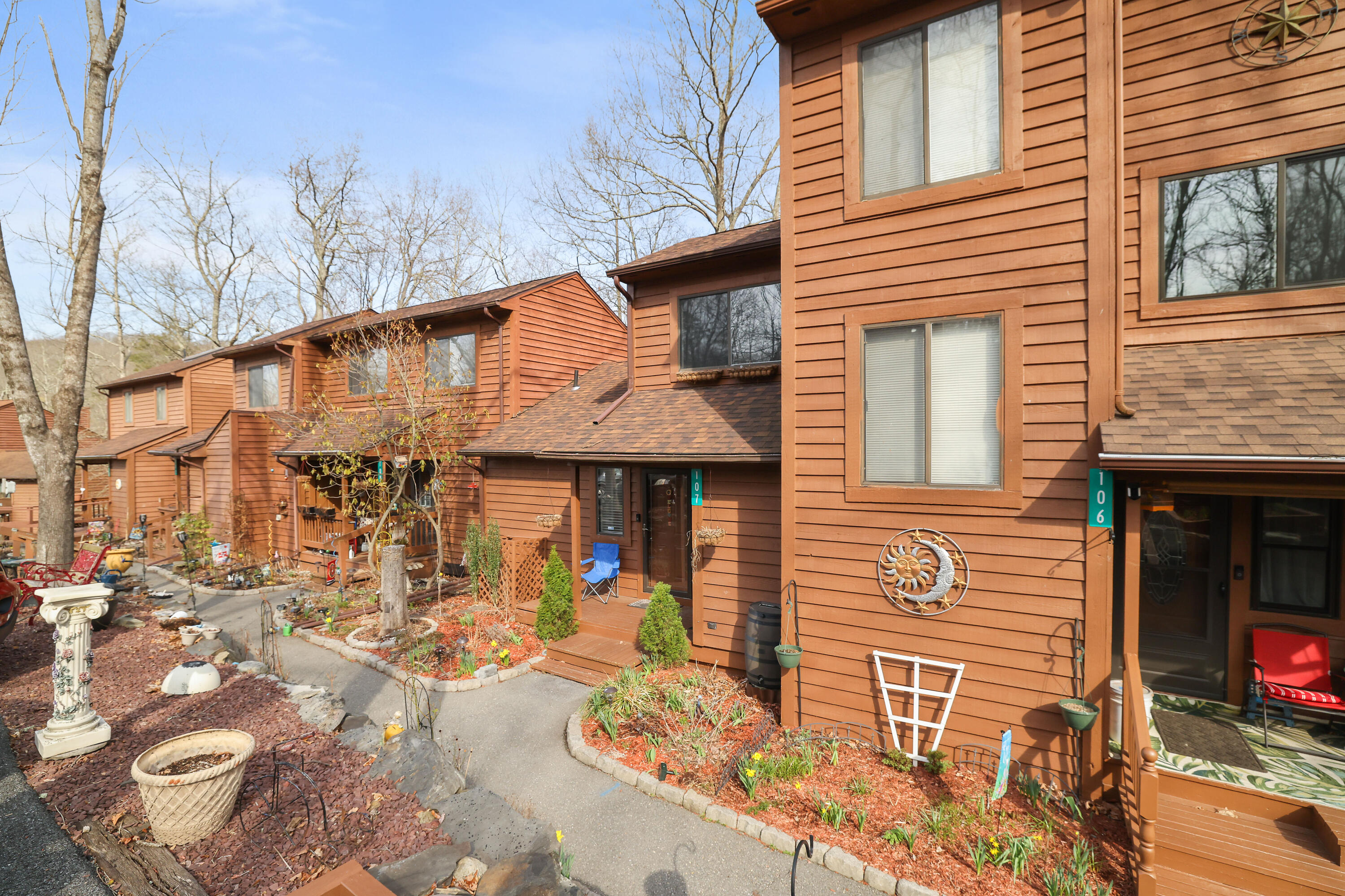 107 Woods Lane Bushkill, PA 18324 - Photo 34 of 34 Front v3