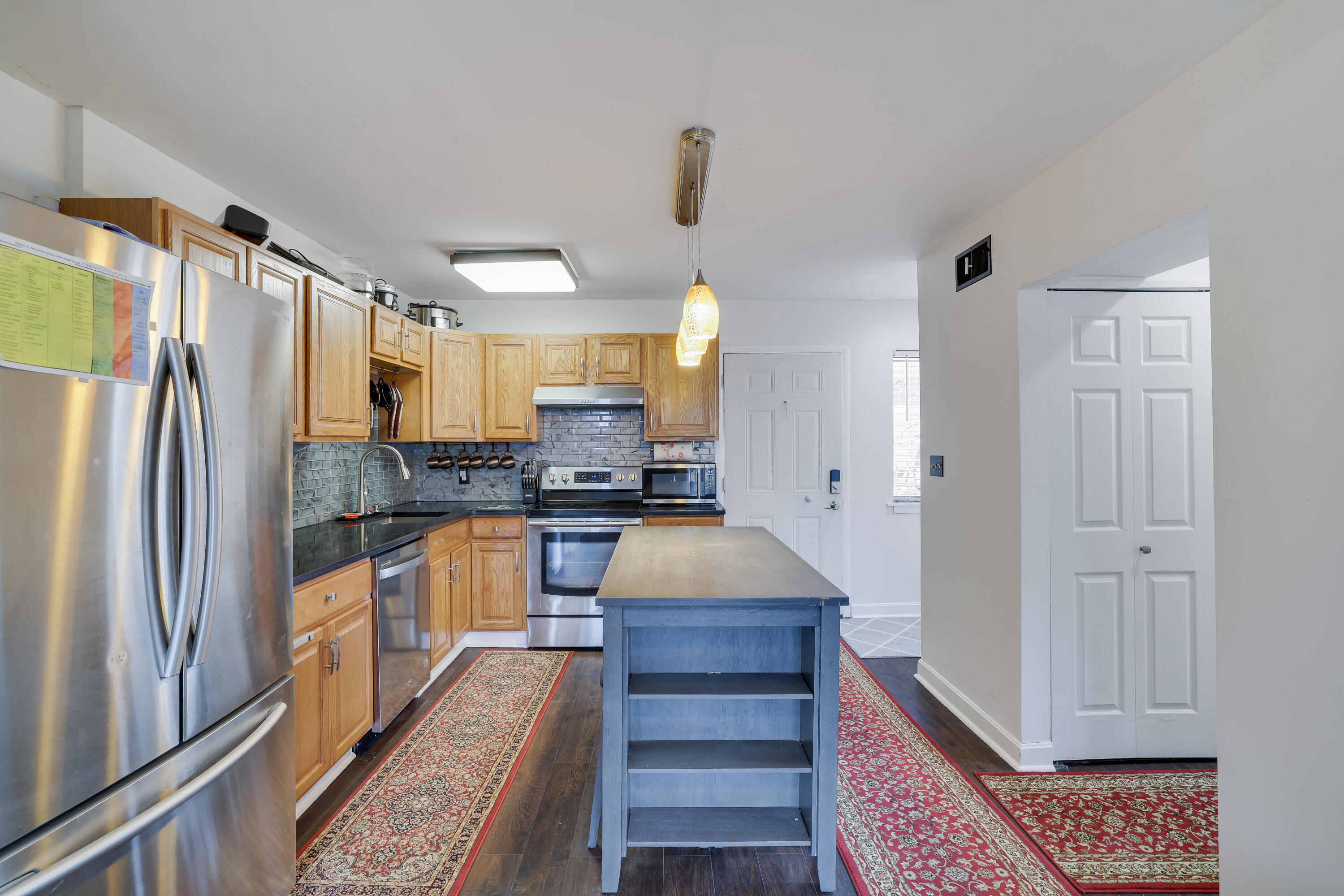 107 Woods Lane Bushkill, PA 18324 - Photo 4 of 34 Kitchen