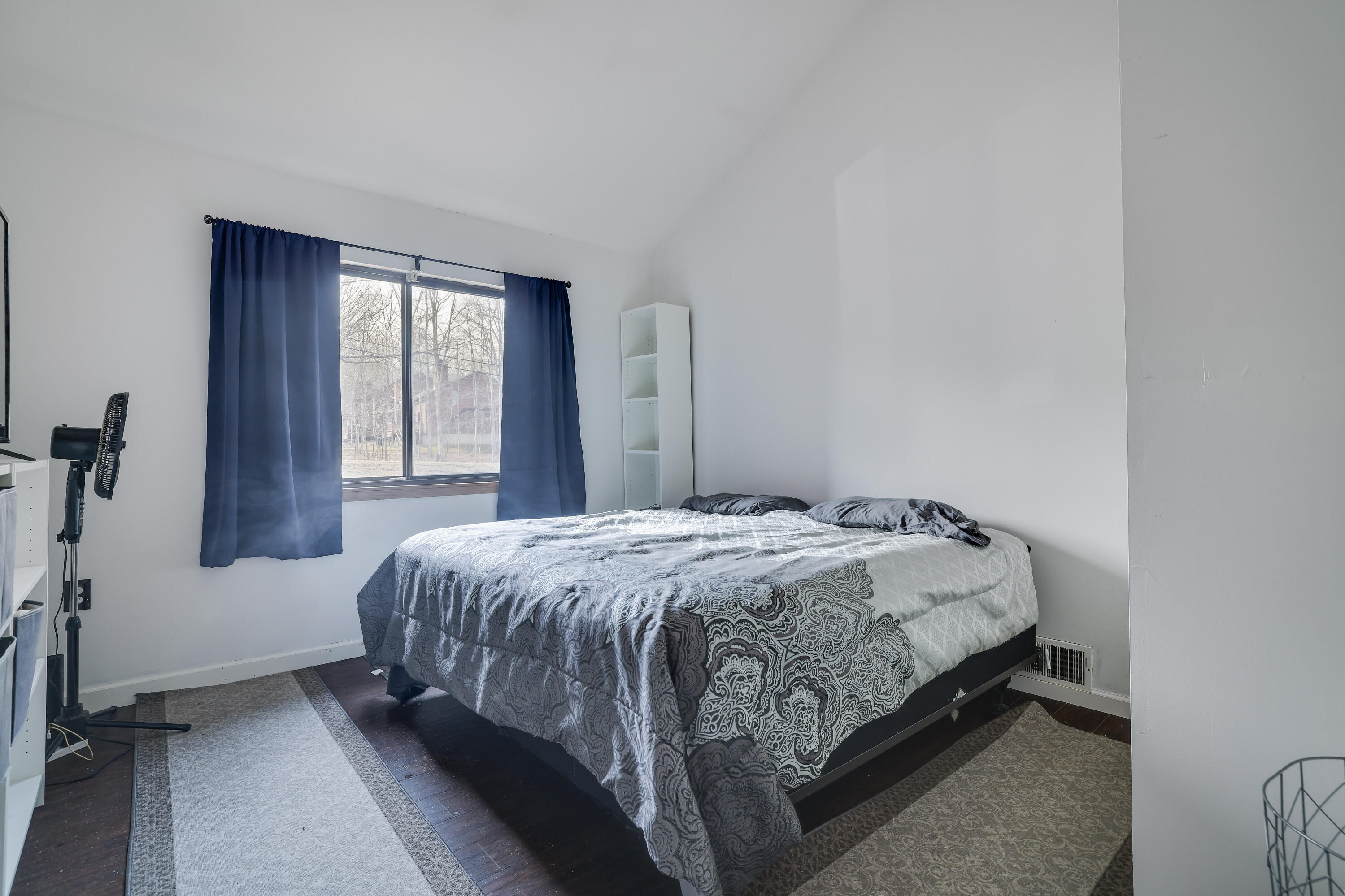 107 Woods Lane Bushkill, PA 18324 - Photo 7 of 34 Primary bedroom