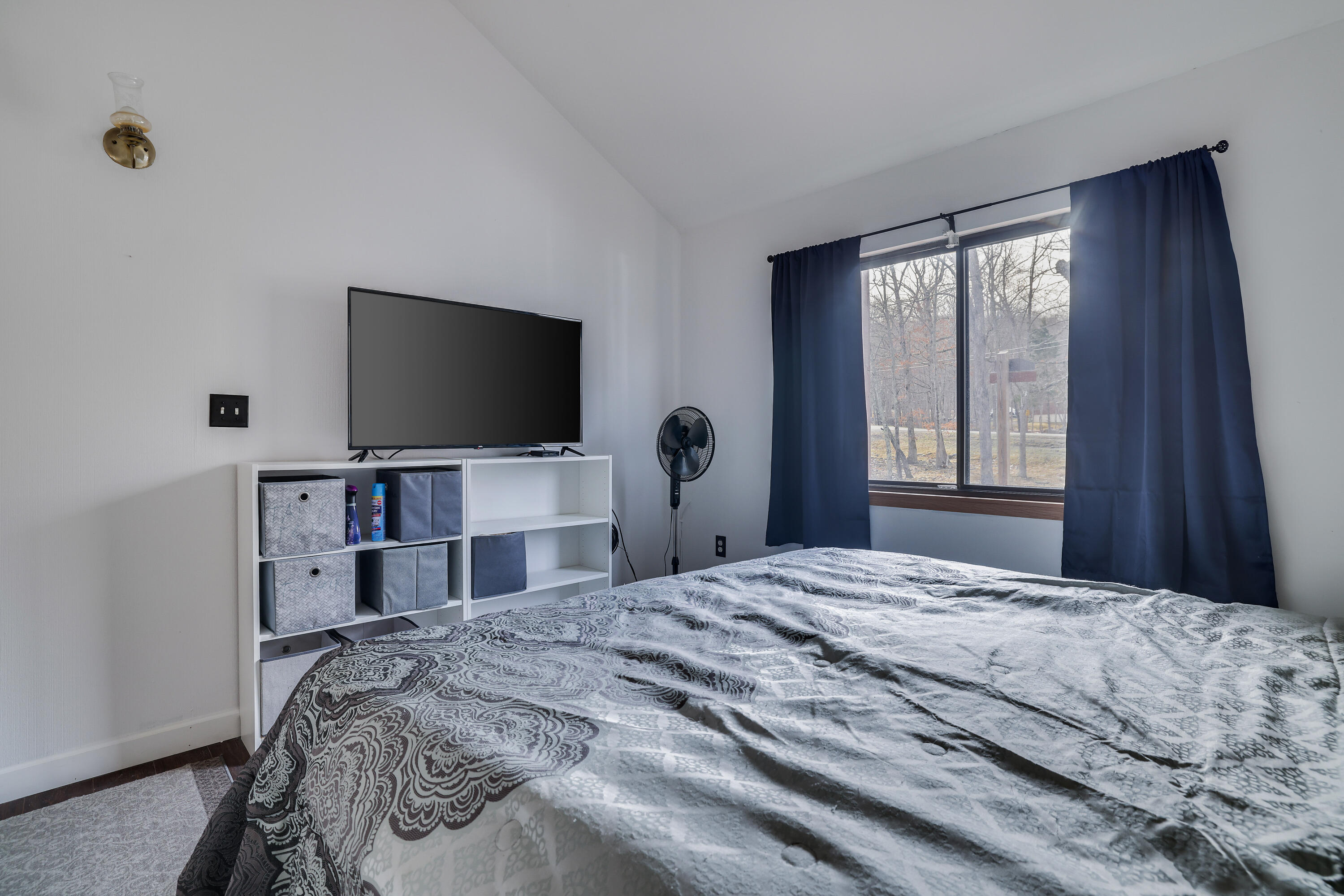 107 Woods Lane Bushkill, PA 18324 - Photo 9 of 34 Primary bedroom v3